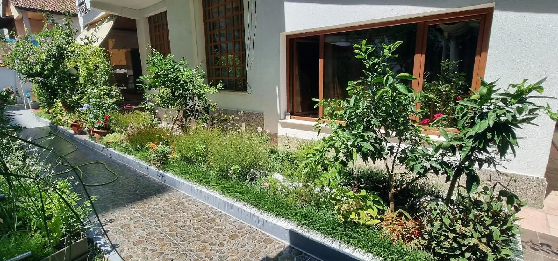 Garden Guest House Tirana 0*,  Albanie