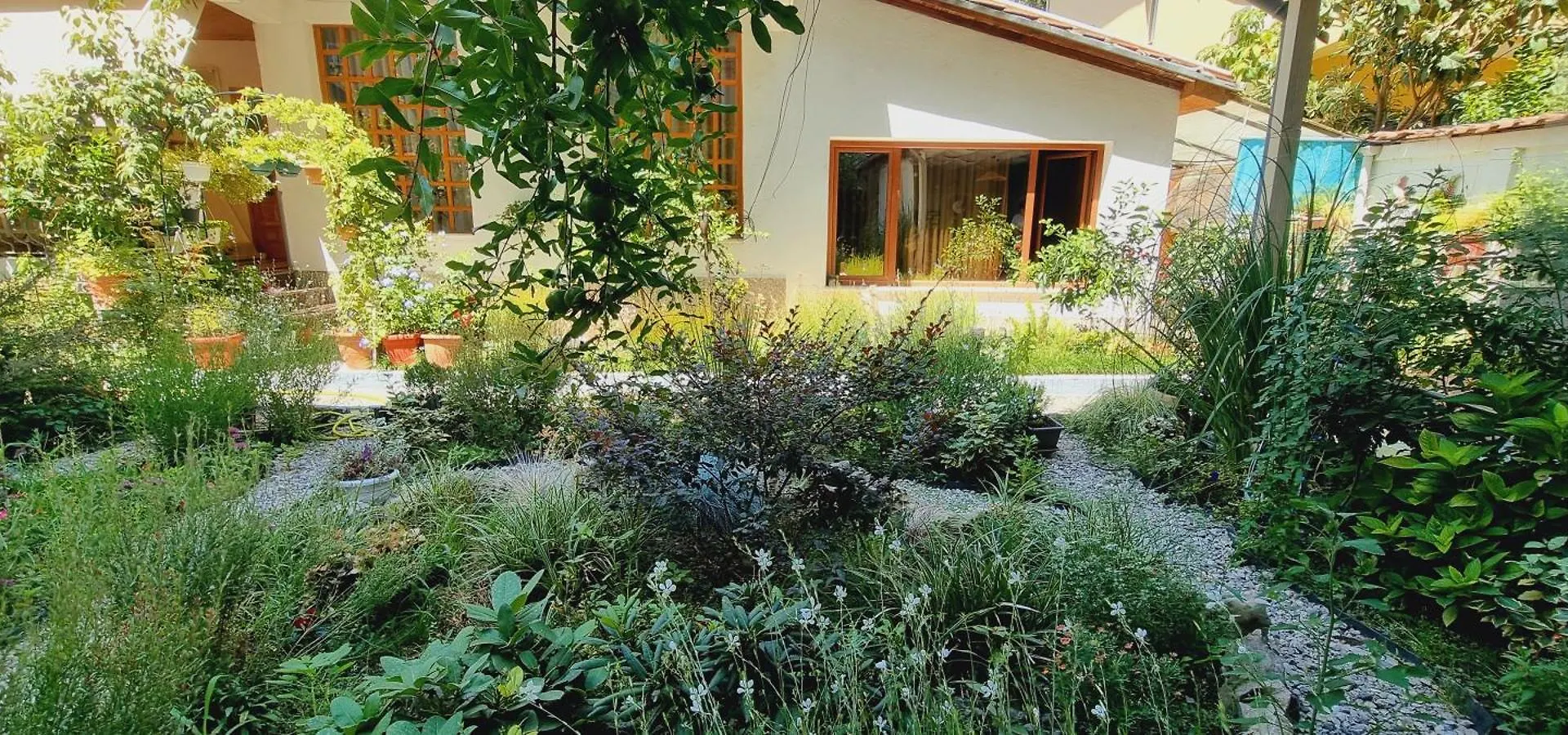 Garden Guest House Tirana 0*,