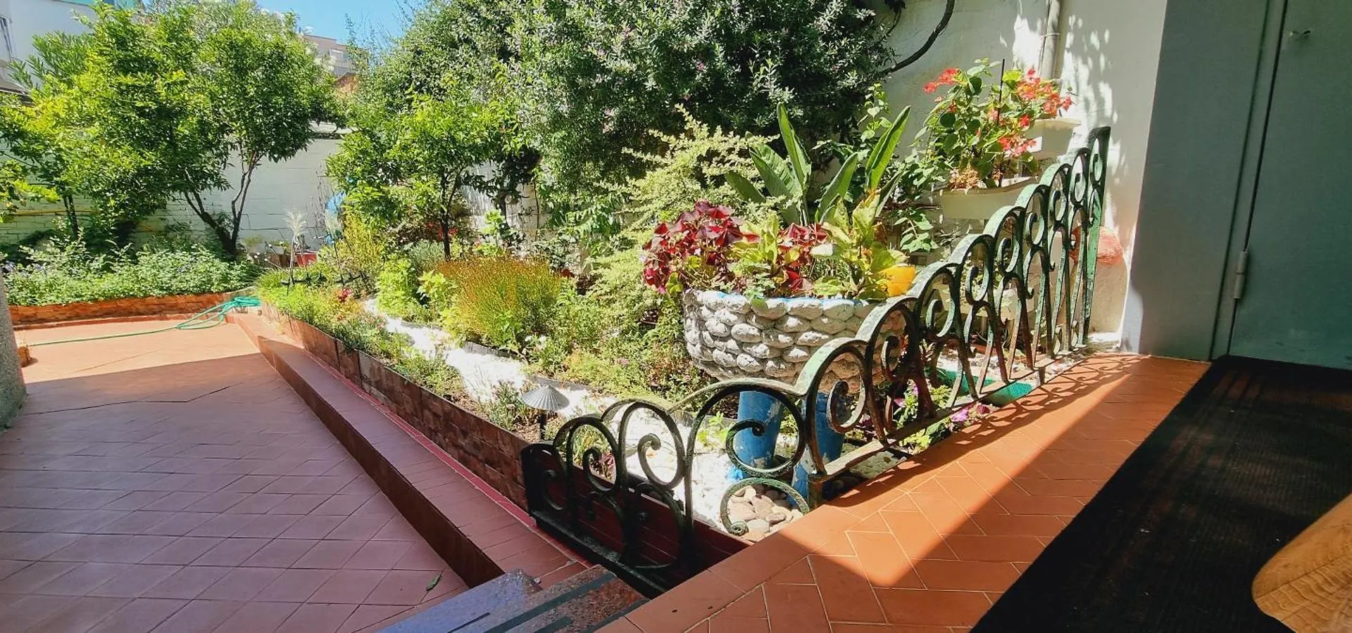 Garden Guest House Tirana 0*,  Albania